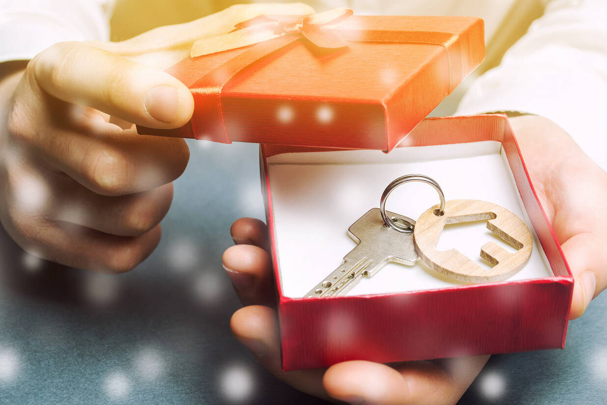 gift and leaseback of property